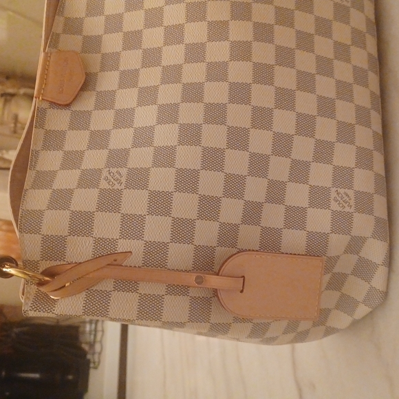 Authentic graceful - Picture 2 of 12